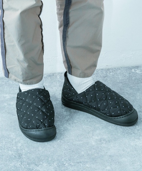 Ressaca(レサーカ)の「キルティング スリッポン ルームシューズ(スリッポン・メンズ・ブラック/レッド/カーキ/イエロー/ブルー/カモフラージュ/ドット/チャコール・S/M/L/XL/XS)」の8枚目の写真