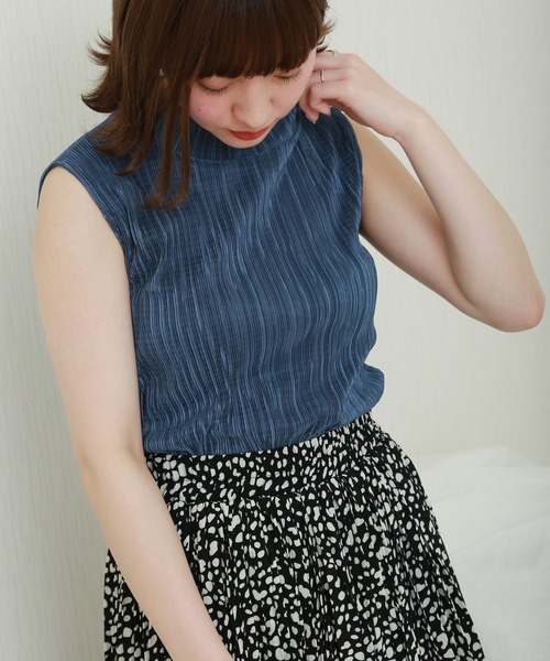 libelle more（リベル モア）の「ランダムプリーツメローノースリーブ（Tシャツ/カットソー・レディース・オフホワイト/ブラック/グレー/モカ/ベージュ・M）」の4枚目の写真