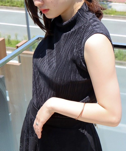 libelle more（リベル モア）の「ランダムプリーツメローノースリーブ（Tシャツ/カットソー・レディース・オフホワイト/ブラック/グレー/モカ/ベージュ・M）」の3枚目の写真