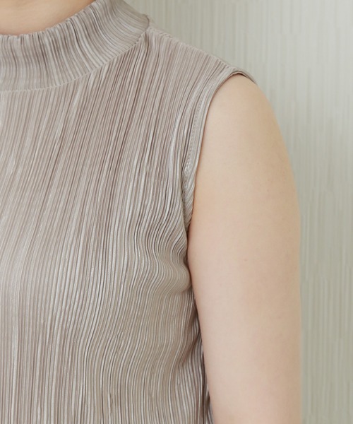 libelle more（リベル モア）の「ランダムプリーツメローノースリーブ（Tシャツ/カットソー・レディース・オフホワイト/ブラック/グレー/モカ/ベージュ・M）」の13枚目の写真