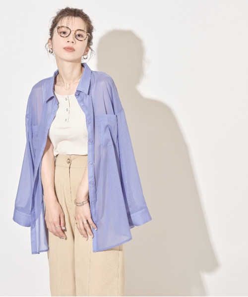 &. NOSTALGIA（アンドドットノスタルジア）の「シャイニーシアーシャツ（シャツ/ブラウス・レディース・パープル/グリーン/イエロー/ブルーパープル/アイボリー/ベージュ/バーガンディー/ブルーグレー・FREE）」の6枚目の写真