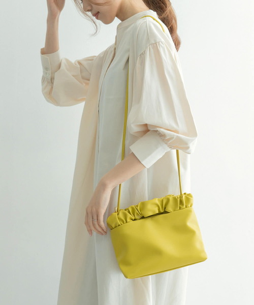 RODE SKO（ロデスコ）の「FLORA フリルハンドルショルダーバッグ（ショルダーバッグ・レディース・グレー/マスタード・ONE）」の2枚目の写真