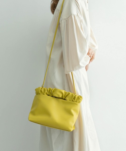 RODE SKO（ロデスコ）の「FLORA フリルハンドルショルダーバッグ（ショルダーバッグ・レディース・グレー/マスタード・ONE）」の9枚目の写真