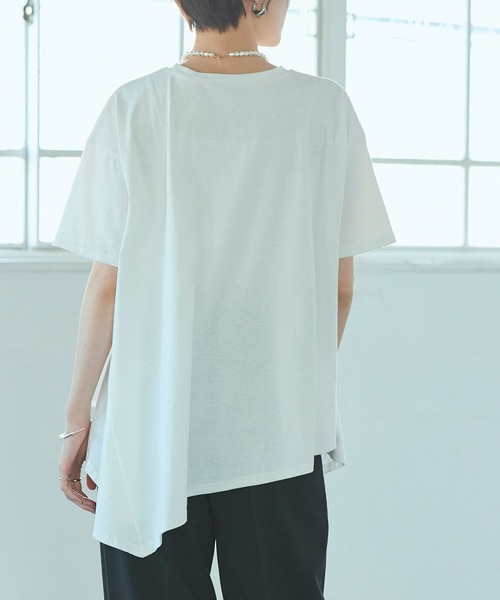 titivate(ティティベイト)の「ランダムヘムフレアTシャツ(Tシャツ/カットソー・レディース・オフホワイト/パープル/モカ/ブラック・S/M)」の2枚目の写真