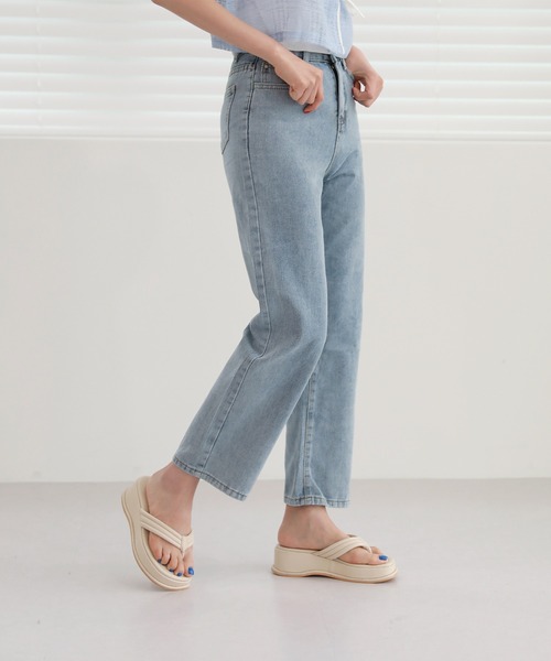 by muni:r(バイ ムニール)の「ストレートフィットスタンダードデニムパンツ(デニムパンツ・レディース・ライトブルー・SMALL/MEDIUM/LARGE)」の2枚目の写真