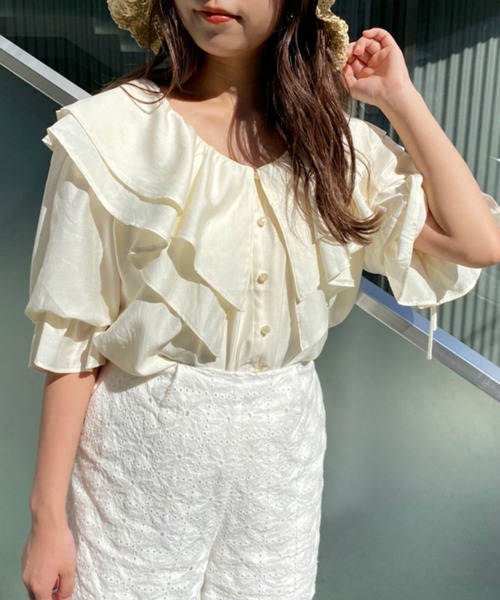 one after another NICE CLAUP(ワンアフターアナザーナイスクラップ)の「ラッフルフリル半袖ブラウス(シャツ/ブラウス・レディース・サックスブルー/アイボリー/ホワイト系その他/ベージュ系その他・FREE)」の2枚目の写真