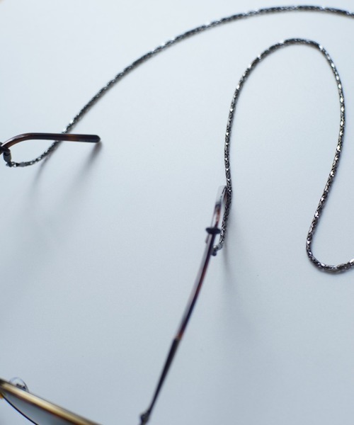 dictionary（ディクショナリー）の「【dictionary】メガネ・サングラスチェーン/マスクストラップ（メガネ・レディース・ブラック/シルバー/ゴールド/ゴールド系その他2/シルバー系その他3/シルバー系その他/ブラック系その他/シルバー系その他2/ブラック系その他2/ゴールド系その他/ゴールド系その他3・FREE）」の2枚目の写真