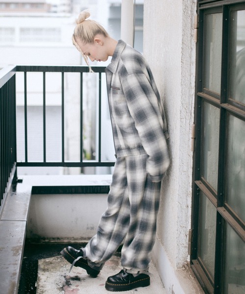 X-girl（エックスガール）の「OMBRE PLAID JACKET（ブルゾン・レディース・ブラック/ブラウン・S/M）」の6枚目の写真