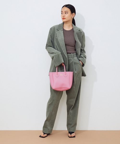 YOUNG&OLSEN The DRYGOODS STORE(ヤングアンドオルセン)の「【YOUNG&OLSEN】別注 EMBOSSED LEATHER TOTE S(トートバッグ・レディース・ブラウン/グレー/ピンク/オレンジ・M)」の19枚目の写真