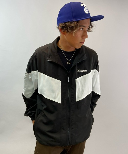 DC（ディーシー）の「DC/ディーシー　パッカブル ナイロンジャケット DJK214004（ナイロンジャケット・メンズ・ベージュ/ブラック・XL/M/L）」の3枚目の写真