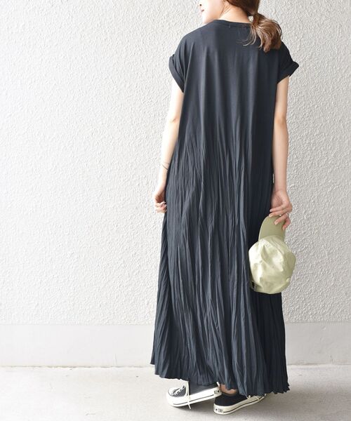 SHIPS Days（シップスデイズ）の「SHIPS Days:ジャージープリーツワンピース◇（ワンピース・レディース・ブラック/キャメル・ONE SIZE）」の13枚目の写真