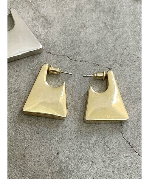 EMODA（エモダ）の「TANK EDGEピアス（ピアス（両耳用）・レディース・シルバー/ゴールド・FREE）」の2枚目の写真