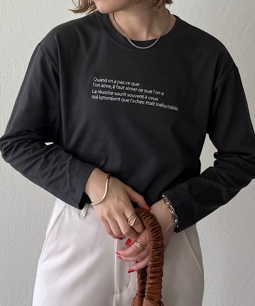 DISCOAT(ディスコート)の「【WEB限定】刺繍ロゴロングTシャツ(Tシャツ/カットソー・レディース・ブラック/グリーン/ホワイト×レッド/ホワイト×グリーン/ブルー/ベージュ/チャコールグレー/ホワイト×ブラック/ホワイト×ブルー/ホワイト×シルバー・FREE)」の22枚目の写真