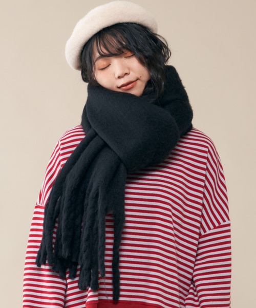 MERLOT(メルロー)の「もこもこマフラー(マフラー・レディース・ブラック/アイボリー/オレンジ/グリーン・FREE)」の1枚目の写真
