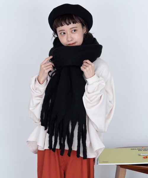 MERLOT(メルロー)の「もこもこマフラー(マフラー・レディース・ブラック/アイボリー/オレンジ/グリーン・FREE)」の9枚目の写真