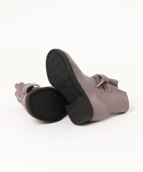 BeBe（ベベ）の「BeBe/スウェードスカラップリボンギャザーショートブーツ(16~21cm)（ブーツ・キッズ・ブラウン/グレー・18/16/20/17/19/21）」の12枚目の写真
