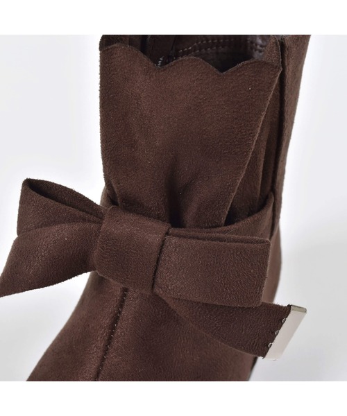 BeBe（ベベ）の「BeBe/スウェードスカラップリボンギャザーショートブーツ(16~21cm)（ブーツ・キッズ・ブラウン/グレー・18/16/20/17/19/21）」の9枚目の写真