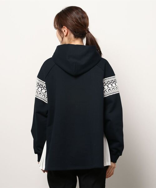 EZUMi（エズミ）の「EZUMi（エズミ）ビッグパーカー/YEAW21CS01（パーカー・レディース・ネイビー・FREE）」の2枚目の写真