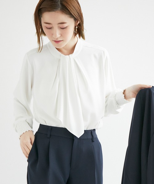 ROPE' PICNIC(ロペピクニック)の「【2WAY】ボウタイディテールブラウス(シャツ/ブラウス・レディース・ホワイト/ライトグレー/ネイビー/ライトグリーン・40/38)」の2枚目の写真