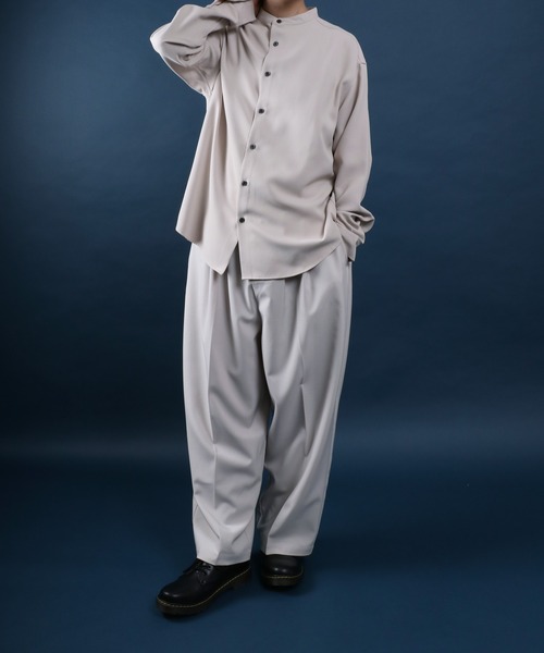 ANPAS(アンパス)の「ANPAS Exclusive Oversized Twill Band-Collar Shirt (Long Sleeve) /アンパス別注 ツイル オーバーサイズ バンドカラー長袖シャツ メンズ(シャツ/ブラウス・メンズ・ホワイト/チャコールグレー/ライトグレー/ブラック/ホワイト系その他/ブラック系その他/ベージュ系その他/グレイッシュベージュ/ワイン/ネイビー/ダークグリーン/マルーン/ブルー・M/L)」の22枚目の写真