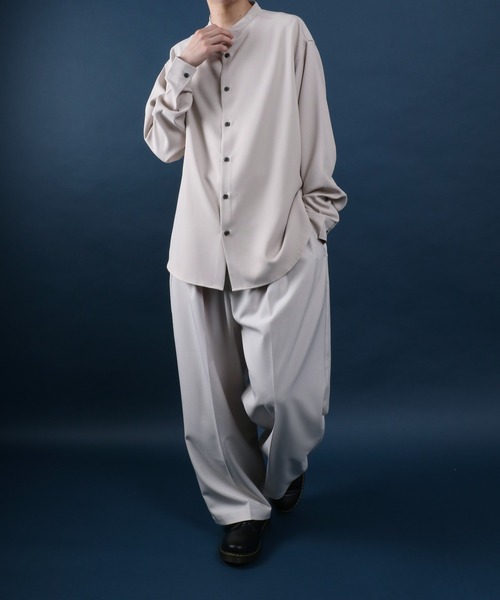 ANPAS(アンパス)の「ANPAS Exclusive Oversized Twill Band-Collar Shirt (Long Sleeve) /アンパス別注 ツイル オーバーサイズ バンドカラー長袖シャツ メンズ(シャツ/ブラウス・メンズ・ホワイト/チャコールグレー/ライトグレー/ブラック/ホワイト系その他/ブラック系その他/ベージュ系その他/グレイッシュベージュ/ワイン/ネイビー/ダークグリーン/マルーン/ブルー・M/L)」の21枚目の写真