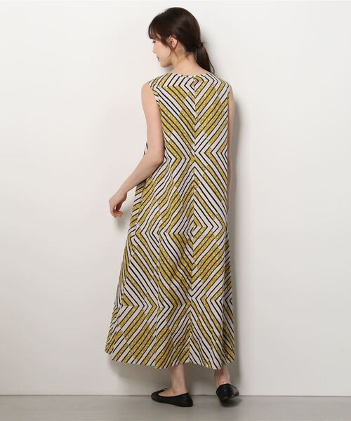 LE GLAZIK（ルグラジック）の「LE GLAZIK/ル グラジック　バティック　スリーブレスロングドレス　BATIK SLEEVELESS PRINT LONGDRESS ＃LG-G0017（ワンピース・レディース・イエロー/オレンジ/グリーン・36）」の4枚目の写真
