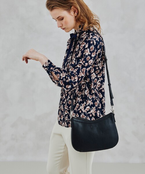 tk.TAKEO KIKUCHI(ティーケータケオキクチ)の「◆シンセティックレザー2WAYムーンバッグ(ショルダーバッグ・レディース・ブラック/ブラウン系その他・00)」の1枚目の写真