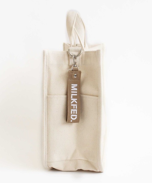 AVIREX(アヴィレックス)の「【MILKFED.×AVIREX】SHOULDER TOTE BAG/ショルダートート バッグ/ミルクフェド/アヴィレックス(ショルダーバッグ・レディース・ブラウン/オフホワイト・FREE)」の5枚目の写真