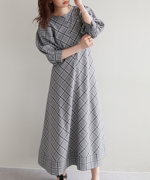 WEB限定カラー有り/シルエットが変わるAラインワンピース