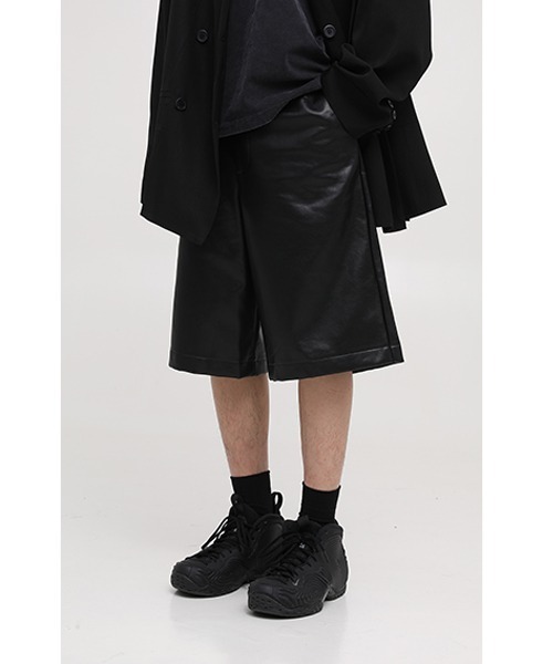 MASONPRINCE（メイソンプリンス）の「【MASONPRINCE】PU leather wide easy shorts DK3024（その他パンツ・メンズ・ブラック・XL/M/L/S）」の3枚目の写真