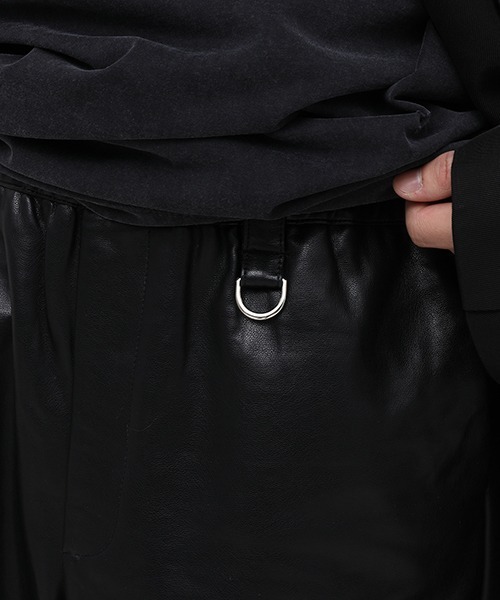 MASONPRINCE（メイソンプリンス）の「【MASONPRINCE】PU leather wide easy shorts DK3024（その他パンツ・メンズ・ブラック・XL/M/L/S）」の4枚目の写真
