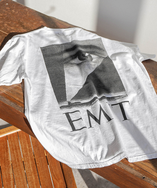 JOURNAL STANDARD relume(ジャーナルスタンダード レリューム)の「【EMIT / エミット】relume限定 BOOK STAND Tシャツ(Tシャツ/カットソー・メンズ・ホワイト/ブラック/ブラックミックス/ホワイト×ホワイト/ホワイト系その他/ブラック系その他・MEDIUM/LARGE)」の2枚目の写真