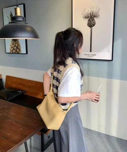 yuue' ( wear )（ユーイ）の「シンプルレザーハンドバッグ（ハンドバッグ・レディース・ホワイト/ブラック/ダークブラウン/イエロー/グリーン・FREE）」の11枚目の写真