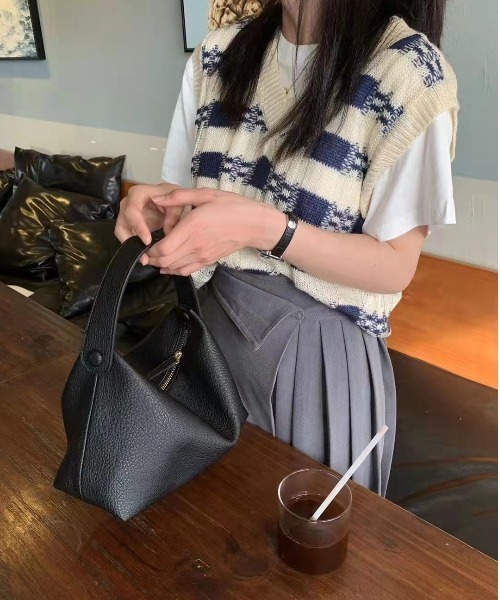 yuue' ( wear )（ユーイ）の「シンプルレザーハンドバッグ（ハンドバッグ・レディース・ホワイト/ブラック/ダークブラウン/イエロー/グリーン・FREE）」の13枚目の写真