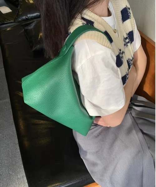 yuue' ( wear )（ユーイ）の「シンプルレザーハンドバッグ（ハンドバッグ・レディース・ホワイト/ブラック/ダークブラウン/イエロー/グリーン・FREE）」の12枚目の写真
