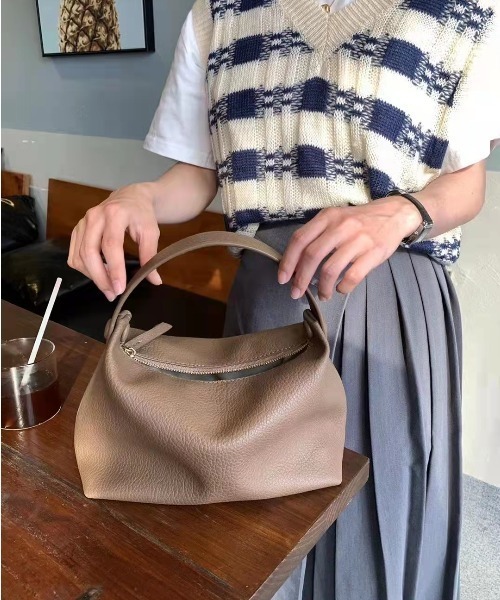 yuue' ( wear )（ユーイ）の「シンプルレザーハンドバッグ（ハンドバッグ・レディース・ホワイト/ブラック/ダークブラウン/イエロー/グリーン・FREE）」の8枚目の写真