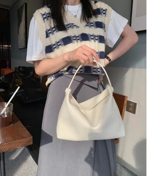 yuue' ( wear )（ユーイ）の「シンプルレザーハンドバッグ（ハンドバッグ・レディース・ホワイト/ブラック/ダークブラウン/イエロー/グリーン・FREE）」の14枚目の写真