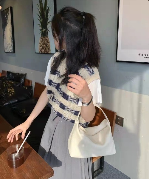 yuue' ( wear )（ユーイ）の「シンプルレザーハンドバッグ（ハンドバッグ・レディース・ホワイト/ブラック/ダークブラウン/イエロー/グリーン・FREE）」の9枚目の写真