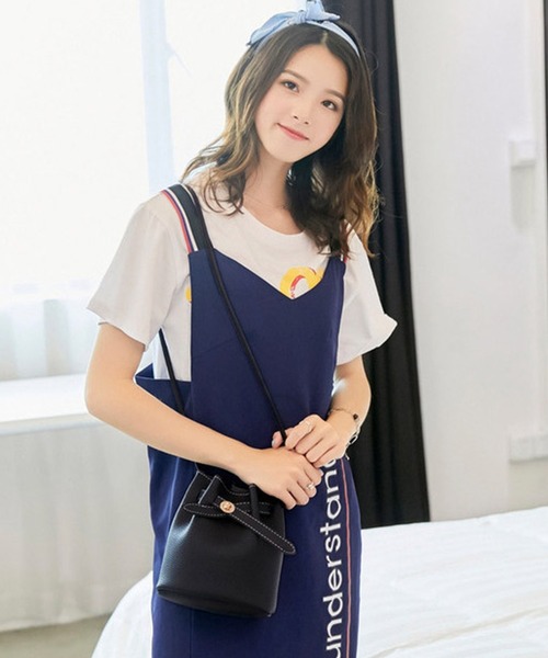 DAY CLOSET(デイ クローゼット)の「ころんと可愛いきれいめ巾着ショルダーバッグ(ショルダーバッグ・レディース・ブラック/ブラウン/レッド/グリーン・ONE SIZE)」の6枚目の写真
