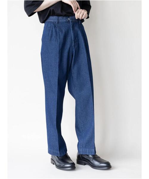 koe（コエ）の「【MENS】デニムタックスラックス*（デニムパンツ・メンズ・ライトインディゴブルー/ワンウォッシュ・M/L）」の2枚目の写真