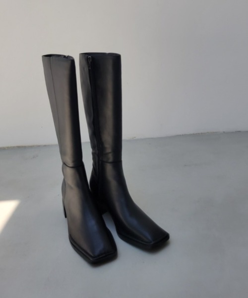y/m by misato（イムバイミサト）の「スクエアトゥーロングブーツ（ブーツ・レディース・ブラック/オフホワイト・SMALL/MEDIUM/LARGE）」の2枚目の写真