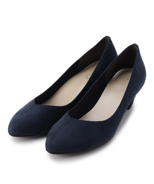 grove（グローブ）の「【ふわっと心地よい足入れ】やわここち（R）Vカットパンプス（日本製）（パンプス・レディース・ブラック/ベージュ系その他7/ブラック系3/ダークブラウン系7/ブルー系7/ライトベージュ/ピンク系その他/チャコール/ブラック系6/オフホワイト・50/10/40/35/45/30/25/15 /20/55）」の9枚目の写真