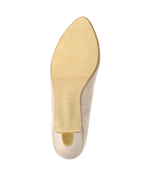 grove（グローブ）の「【ふわっと心地よい足入れ】やわここち（R）Vカットパンプス（日本製）（パンプス・レディース・ブラック/ベージュ系その他7/ブラック系3/ダークブラウン系7/ブルー系7/ライトベージュ/ピンク系その他/チャコール/ブラック系6/オフホワイト・50/10/40/35/45/30/25/15 /20/55）」の16枚目の写真