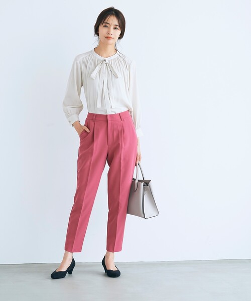 grove（グローブ）の「【ふわっと心地よい足入れ】やわここち（R）Vカットパンプス（日本製）（パンプス・レディース・ブラック/ベージュ系その他7/ブラック系3/ダークブラウン系7/ブルー系7/ライトベージュ/ピンク系その他/チャコール/ブラック系6/オフホワイト・50/10/40/35/45/30/25/15 /20/55）」の18枚目の写真