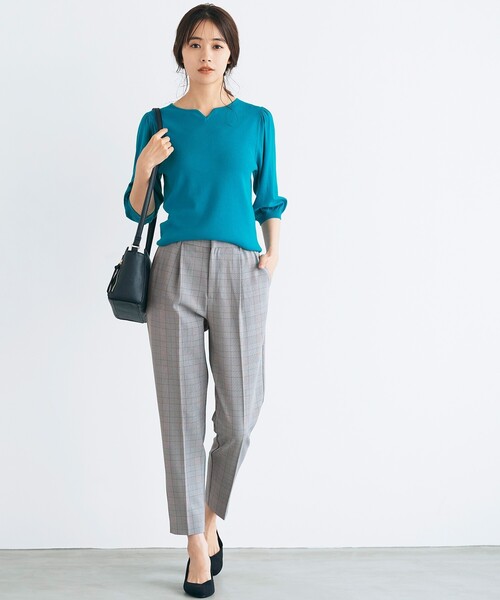 grove（グローブ）の「【ふわっと心地よい足入れ】やわここち（R）Vカットパンプス（日本製）（パンプス・レディース・ブラック/ベージュ系その他7/ブラック系3/ダークブラウン系7/ブルー系7/ライトベージュ/ピンク系その他/チャコール/ブラック系6/オフホワイト・50/10/40/35/45/30/25/15 /20/55）」の19枚目の写真