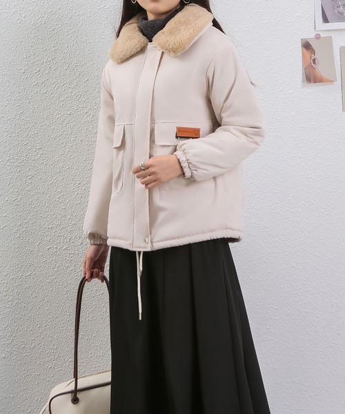 MAISON DE THERESE(メゾン ド テレーズ)の「【低身長向け】ファーボアドッキングジャケット(トレンチコート・レディース・ブラック/ベージュ/レッド/アイボリー・M/L)」の2枚目の写真