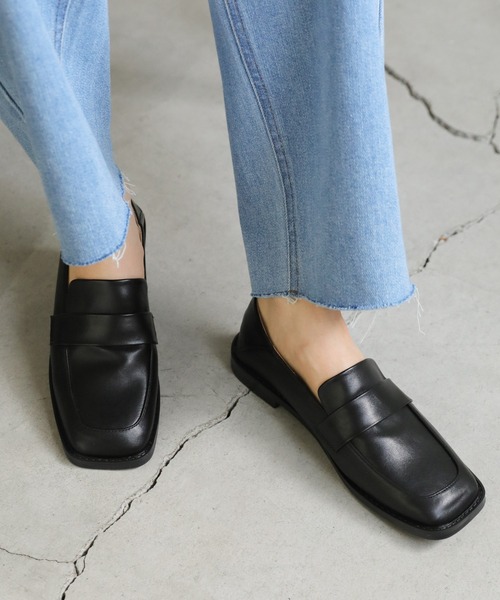 select MOCA(セレクトモカ)の「スクエアトゥフェイクレザーベーシックローファー(ローファー・レディース・ブラック/アイボリー/ブラウン・SMALL/MEDIUM/LARGE)」の3枚目の写真