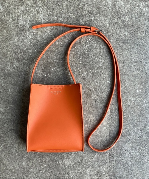 CPCM(シーピーシーエム)の「シンシアマイクロミニショルダー(ショルダーバッグ・レディース・オレンジ/ホワイト/ブラック/スカイブルー・FREE)」の4枚目の写真