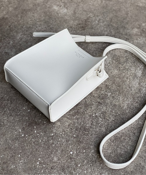 CPCM(シーピーシーエム)の「シンシアマイクロミニショルダー(ショルダーバッグ・レディース・オレンジ/ホワイト/ブラック/スカイブルー・FREE)」の5枚目の写真