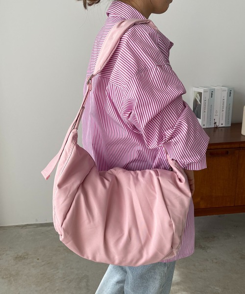 210nouve（トゥージュヌーブ）の「ナイロンカラーショルダーバッグ（ショルダーバッグ・レディース・ホワイト/ブラック/グリーン/ベージュ/ピンク・FREE）」の5枚目の写真